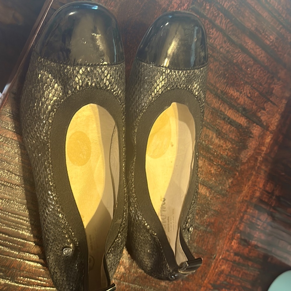 Ballet flats in black snakeskin print leather.  Size 37